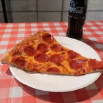 Maple Pizza - ペパロニスライスは最高においしいですが、いろんな意味で残念というか疑問の残るお店です…。