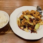 Beijing Kaku - 揚げ鶏肉のピリ辛炒め、ライス