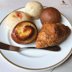 Bakery Restaurant Saint Marc Suzuka Ten - ココアロール、明太子のパン、バジルパン、チョコチップパン、クロワッサン