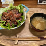 Niyoru Shokudo - ロースト鹿丼