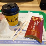 McDonald's Nakano Sentoraru Paku Ten - カフェ・ラテ150円 + ビーフシチューパイ、200円。