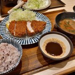 厚切りとんかつ 丸田ミート - 厚切りロースかつ定食