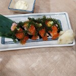 磯丸水産 - 一口贅沢(海ぶどうのせ)こぼれ寿司・９８９円