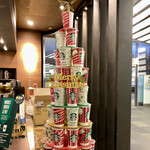 Starbucks Coffee Roppongi Hiruzu Uesutowoku Raunjiten - 紙カップのツリー