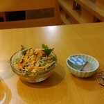 Himalaya Shokudo - 帆冷はレモン水、サラダはサウザン、セットのアイスコーヒー