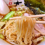 Ezo Ramen Taishi - 『蝦夷醤油らぁめん』麺リフト。