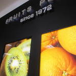 FRUITS PLANET Fukuoka Tenjin Daimaru Ten - 