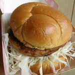 McDonald's Sagamihara Tana Ten - 期間限定のアイテム「ポークタツタ」・・・大き目な「ポークパティ」と「ジンジャーソース」が美味しいね！