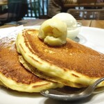 J.S. PANCAKE CAFE Sapporo Stella Place Ten - カスタマイズクラシックパンケーキ(￥1210)
                      、アイスクリーム　ミルク(￥0)
                      、ハニーソルトバター(￥0)
                      、カスタードクリーム(￥0)。美味しいんだけどモヤモヤ。