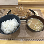 豚飯坊屋 - 肉大盛りバラ肉生姜焼き定食