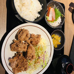 大衆酒場 いける屋 - 鶏唐と刺身定食￥825円