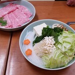 島熊山 グラーヴ - とても×２♪お口に合ったお肉とお野菜♪このあとうどん、おもち、ご飯♪がきて…本当に残してしまってごめんなさい(T-T)(泣)！！！低学年の娘と病み上がりダディでは食べきれなかったです(T-T)(泣)