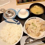 松屋 - ごろごろチキンの濃厚カルボナーラ定食