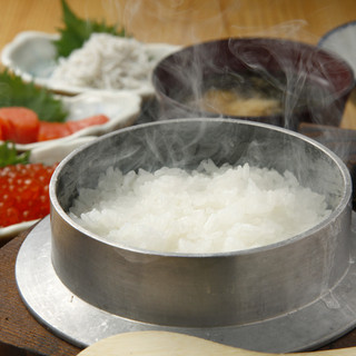 Specially selected rice] Freshly cooked pot-fired silver rice