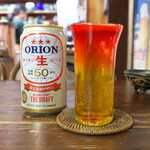 沖縄茶屋 なんくる - オリオンビール（缶￥650）。沖縄ガラスのタンブラーも美しい、オリオンは生ビールもある