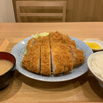 Yokozuna Tonkatsu Dosukoi Tanaka - 