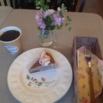 Cream Chantilly - ガトーショコラとホットコーヒー♪ケーキの上のうさぎさんクッキーが可愛い！！味も濃厚でとろけるガトーショコラです(*^^*)