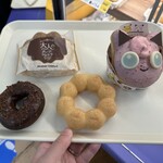 mister Donut Apita Kanazawa Shop - (右上)ポケモン プリン ドーナツ、291円・(左上)大人のポン・デ・ショコラ 濃厚キャラメル、194円