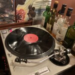 Salbro - 店内はレコードを中心として音楽をかけさせて頂いております。