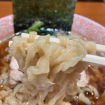 らぁめん 生姜は文化。 - 醤油生姜らーめん（麺リフト）