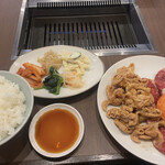 Yakiniku Keishu En - ミックス定食（カルビ・ホルモン）1320円！