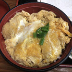 お多福 - カツ皿をライスに乗せれば、普通サイズのカツ丼！しかも汁だく(^◇^;)