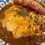 Cafe Du Vin - カレーは特別突出したスパイスや
                      甘さ、辛さも無い普通な味わいで
                      オムカレーとの味わいの相性も良い感じ。