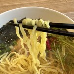 Michi no Eki Noto Chirihama - のどぐろラーメン、麺リフト