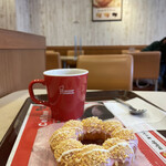 mister Donut Yokohama Oguchi Shop - ポンデ・ゴールデン＆ストロベリー、ブレンドコーヒー