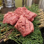 Wagyu Yakiniku Moo Tenma Ten - 特上霜降り厚切りタン