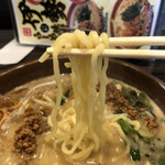 Tadokoro Shoten Okegawa Ten - モチプル中太縮れ麺。