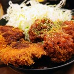 Katsuya Nagoya Shibata Hondori Ten - 鶏だんごとチキンカツの合い盛り定食869円