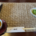 Jinja Soba Mura no Shita - お茶と蕎麦つゆと薬味とおしぼり