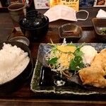 Kushi Doko Torizen Himeji Ten - とり天定食/780円(税込)、ご飯大盛無料。