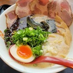 Ramen Tei Rakunomi Tei Hinata - こってりストレート麺焦がしニンニク白湯