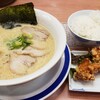 風風ラーメン - 料理写真:豚骨ラーメンから揚げセット