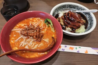 Tezukuri Gyoza Saiyuki Mala Tang - ・「満腹セット  担々麺＋角煮丼(¥1078)」