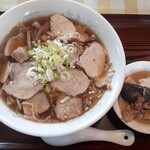 かなめ食堂 - 料理写真:チャーシュー麺(750円) この日はおまけでプチ孟宗汁付き‥