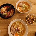 麺屋くるる - 「ラーメン あさり」「海老担々麺」「ラーメン みそ(合わせ)」「チャーシュー丼」