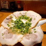 博多ラーメン でぶちゃん - チャーシューメン