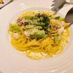 インコントロ - 小松菜とベーコンとチキンのクリームパスタ　毎回とても美味しい