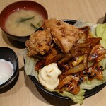 伝説のすた丼屋 - 唐揚げ合盛り厚切り極豚てりたますた丼 1280円