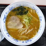 Sky Lounge - 赤味噌ラーメン（900円）