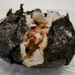 Omusubi Gonbee Purari To Keio Fuchu Ten - 中身はツナ 鮭 昆布