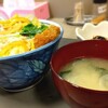 Tsukisamu Shokudo - かつ丼(￥850)。写真は並盛だよ！