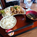 Sakai - しょうが焼き定食 800円(税込)。
                      おかず大盛り 300円(税込)