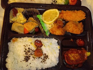 IKARIYA - テイクアウトデラックス弁当