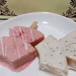 Haus Von Frau Kurosawa  In Furano - チョコツリーバウム 各401円、イチゴとホワイトチョコになります