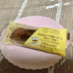 FamilyMart Nishikebukuro Ten - 紅はるかとバスク風チーズケーキ～3種のチーズ使用～ ¥248