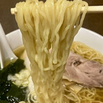 Omodakaya Nitsu Ten - 加水率の高い細縮れ麺